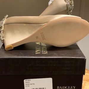 Badgley Mischka | Shoes | Badgley Mischka Meagan Nude Satin Wedges In